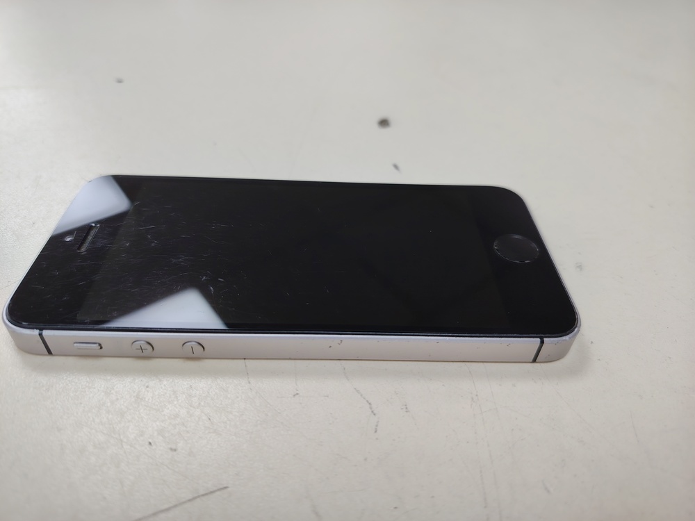 Смартфон Apple iPhone 5SE 32Gb