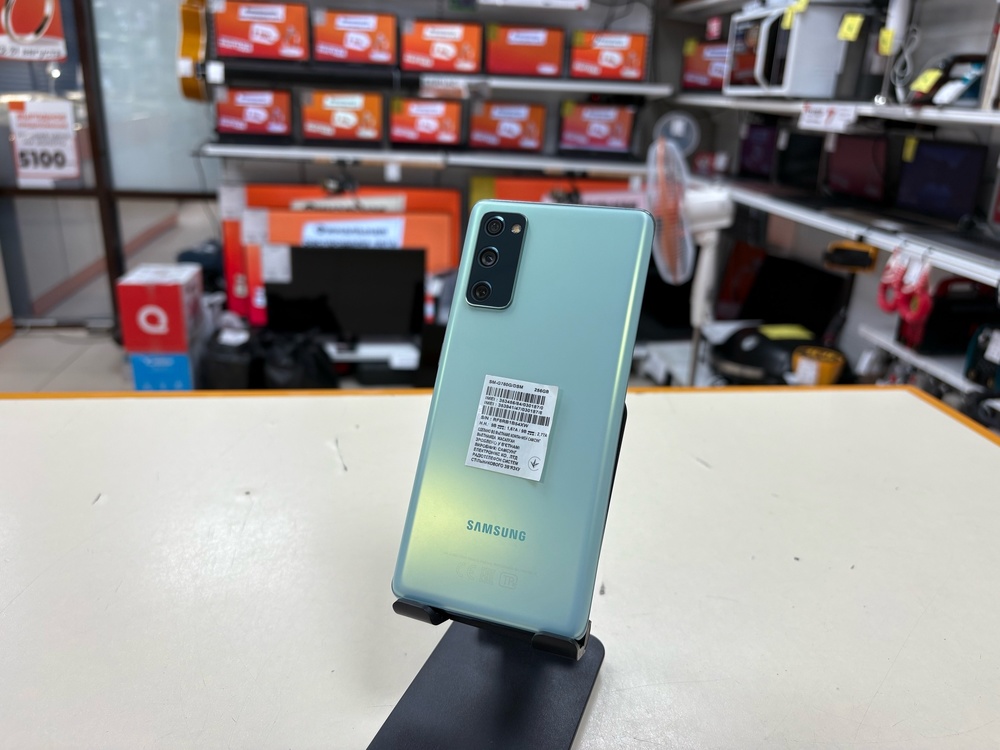 Смартфон Samsung Galaxy S20 FE 8/256