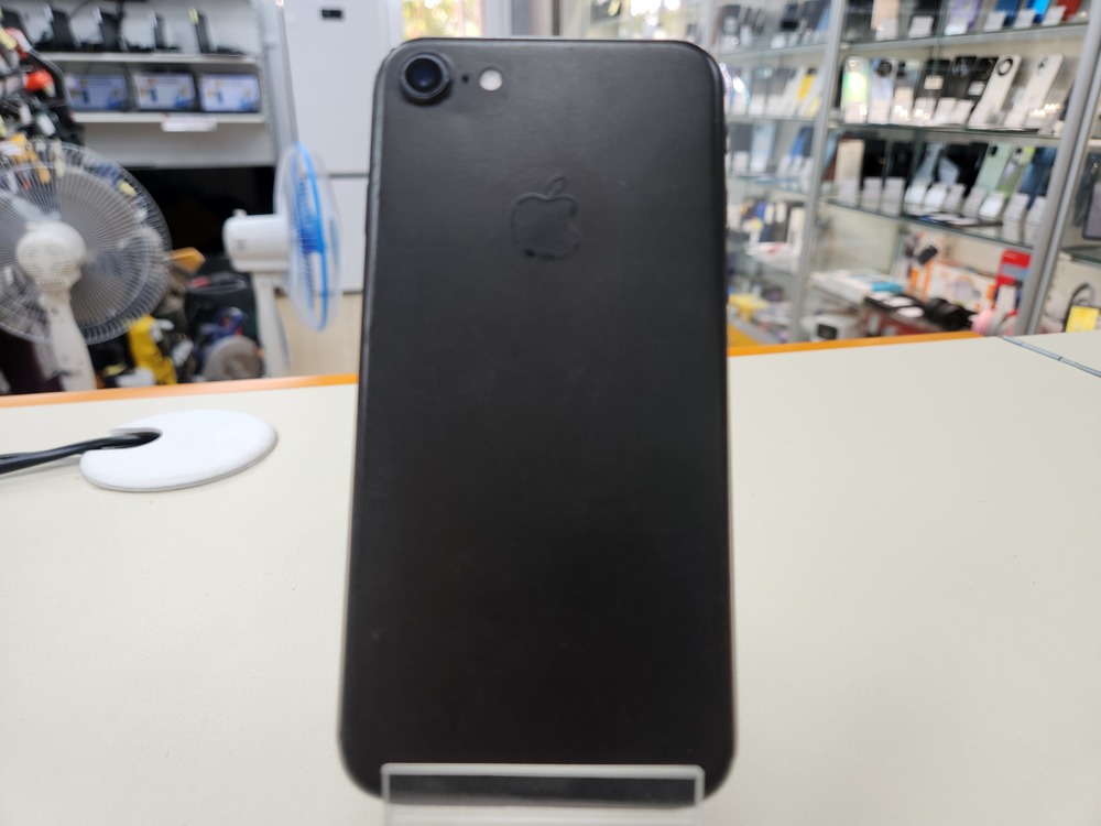 Смартфон Apple iPhone 7 32Gb