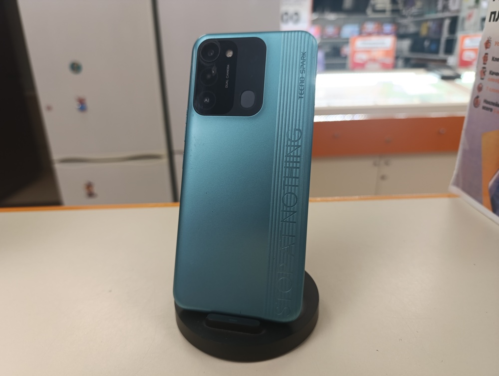 Смартфон Tecno Spark 8C 4/64