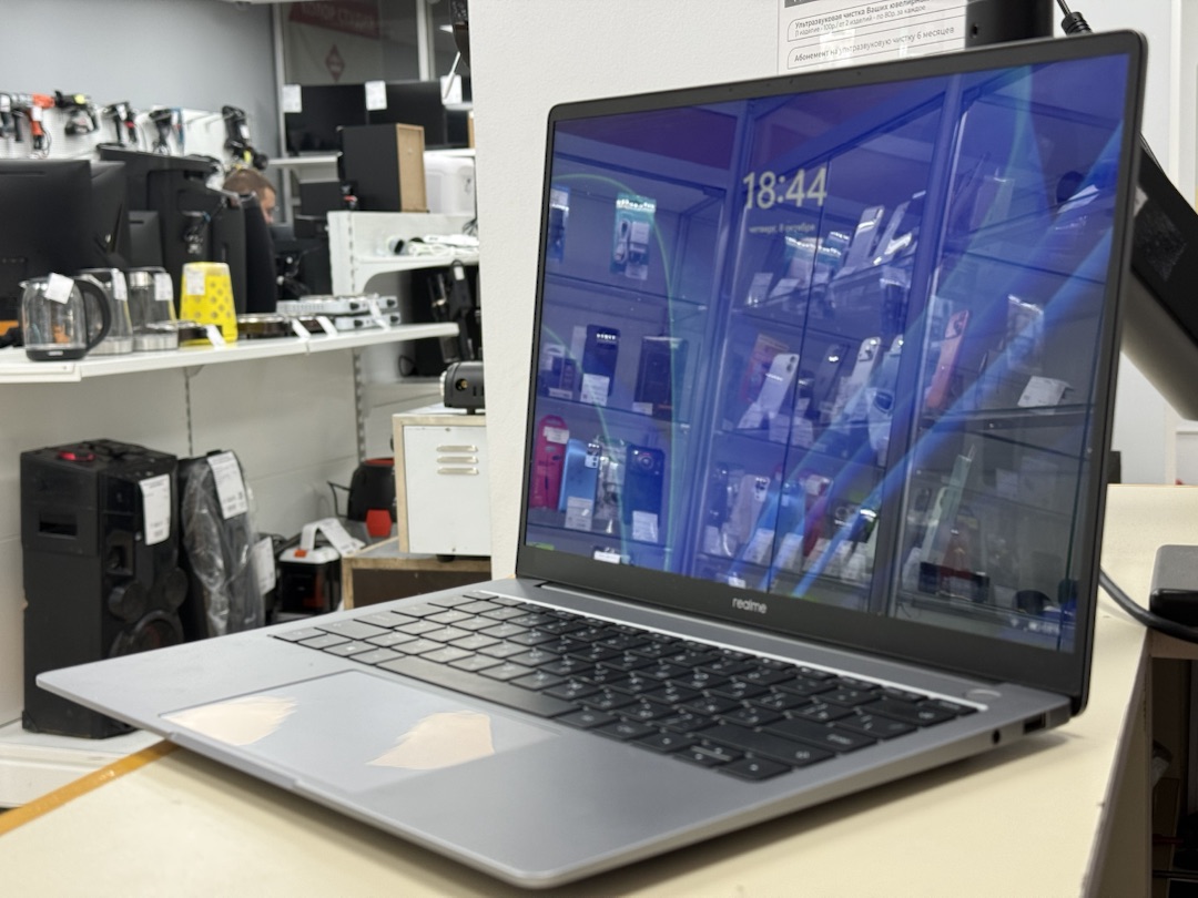 Ноутбук Realme; Core i5-1135G7, Iris(R) Xe Graphics, 8 Гб, 500 Гб, Нет