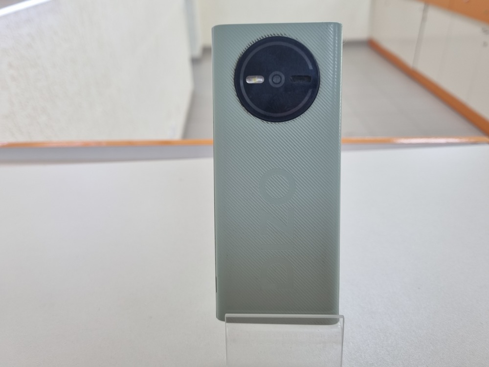 Мобильный телефон DIZO Star 400