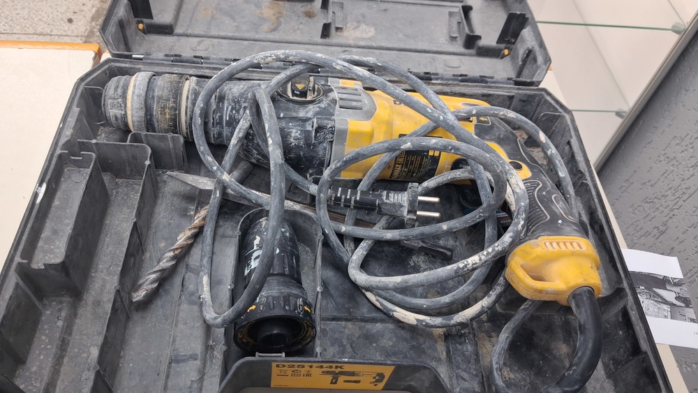 Перфоратор Dewalt D25144K