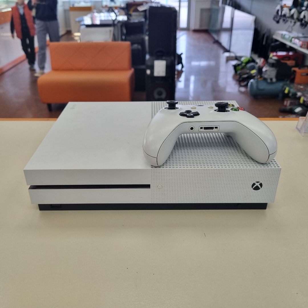 Игровая приставка Xbox One S 500Gb Игровая приставка Xbox One S 500Gb