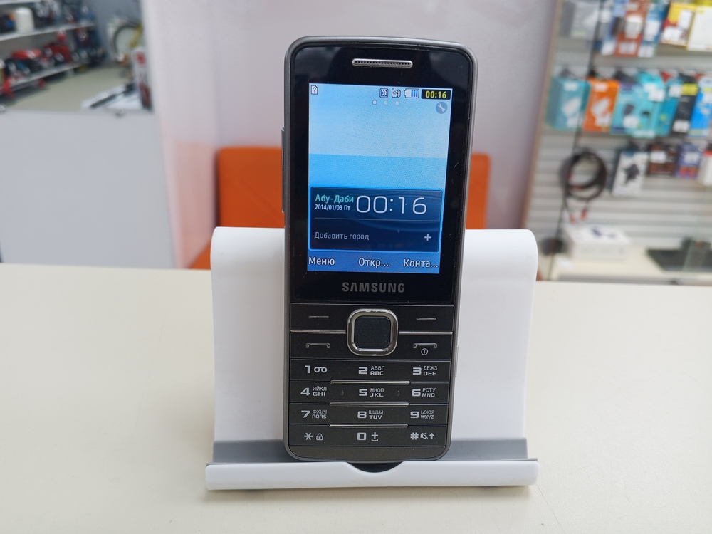 Мобильный телефон Samsung GT-S5611