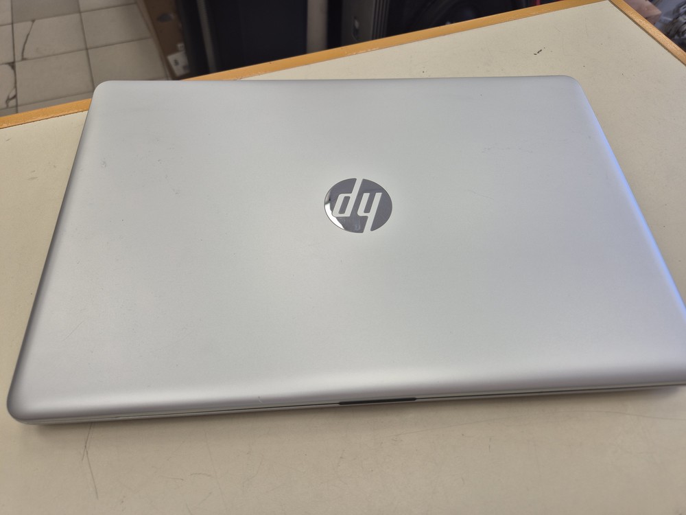 Ноутбук HP HP RTL8723DE; A10-9620P, Radeon R7 M340, 6 Гб, 256 Гб, Нет