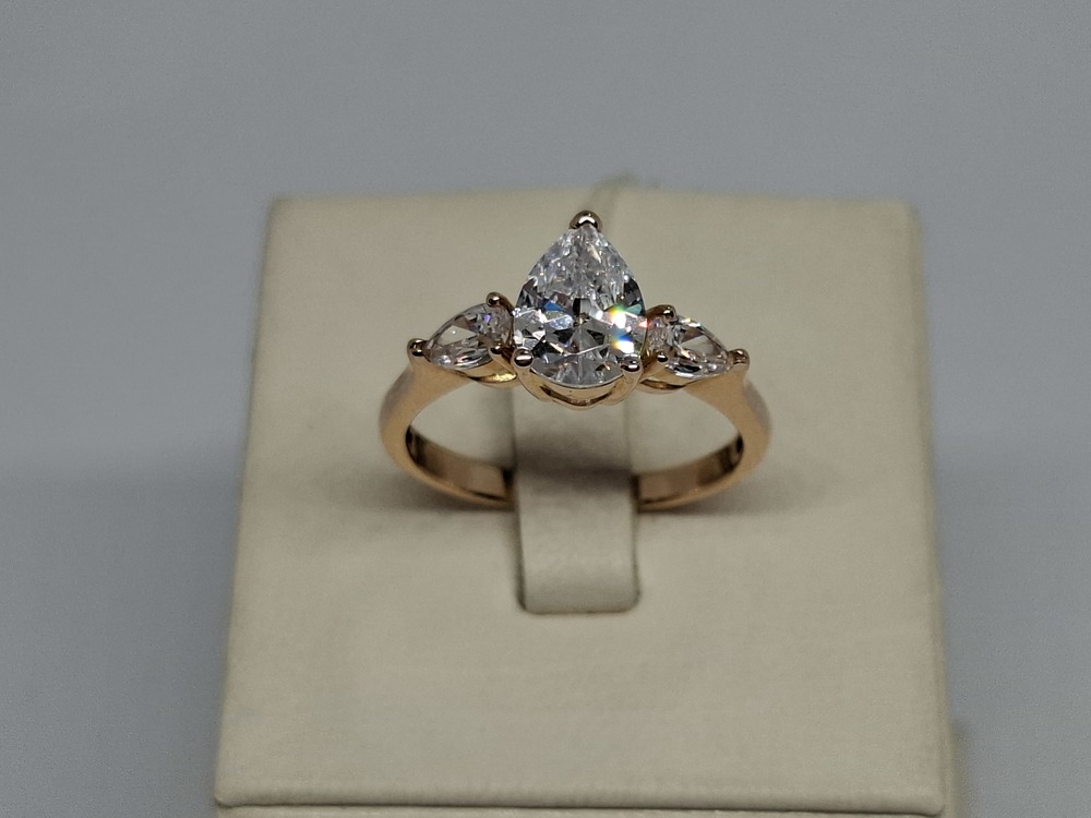 КОЛЬЦО С КАМНЯМИ (Au 585)