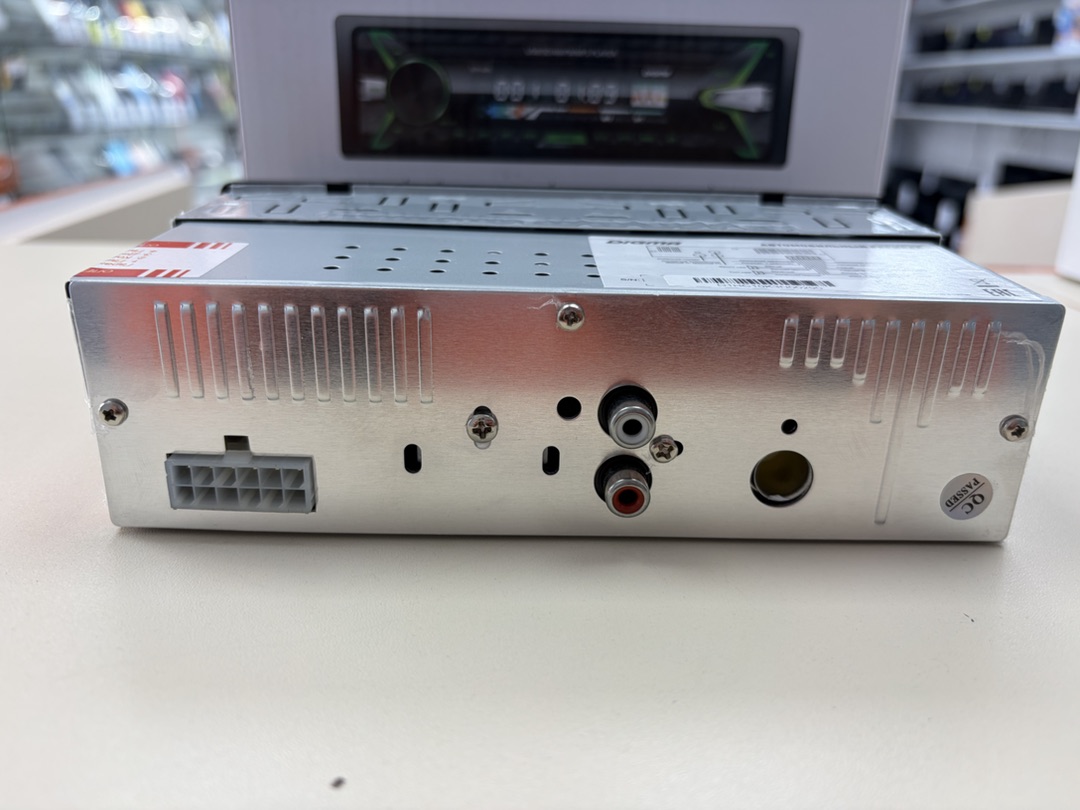 Автомагнитола Digma DCR-400G