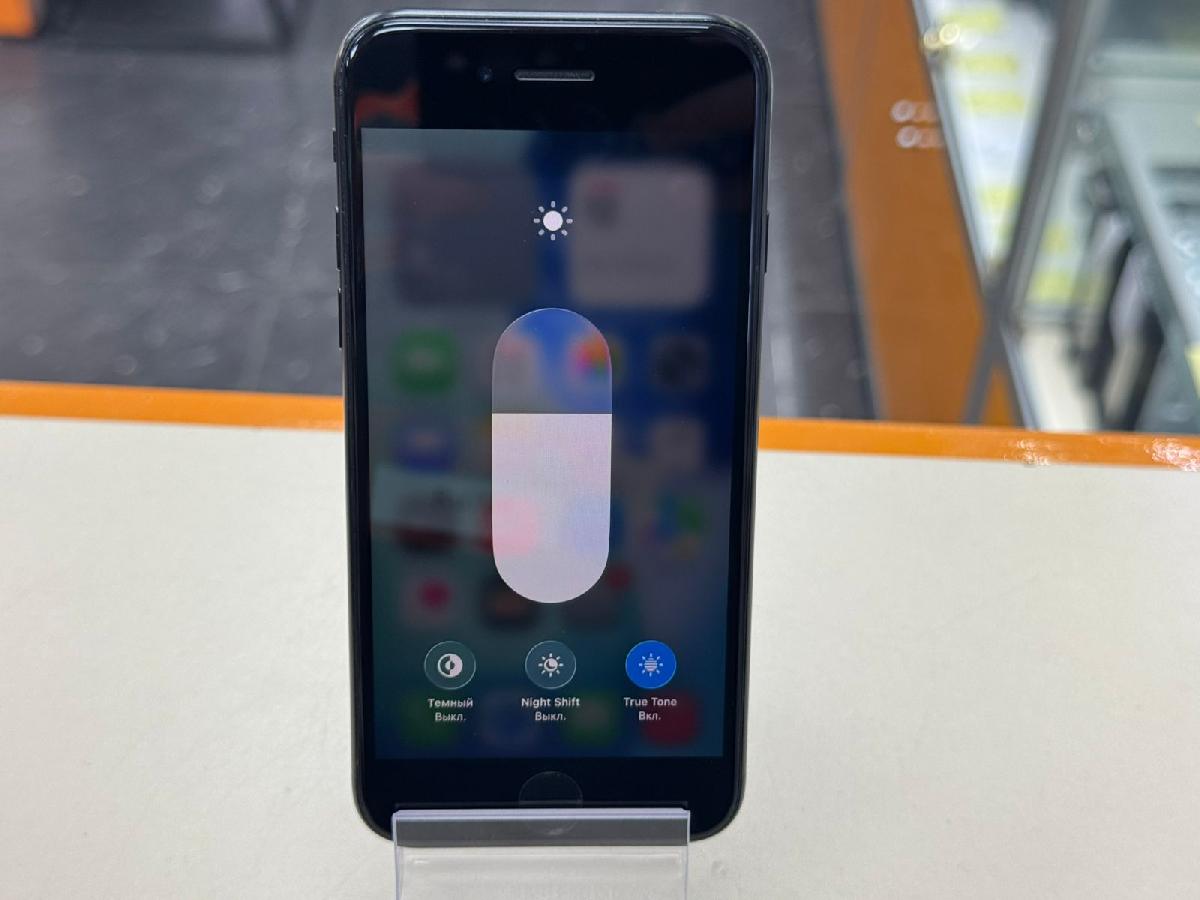 Смартфон Apple iPhone SE 2020 64Gb