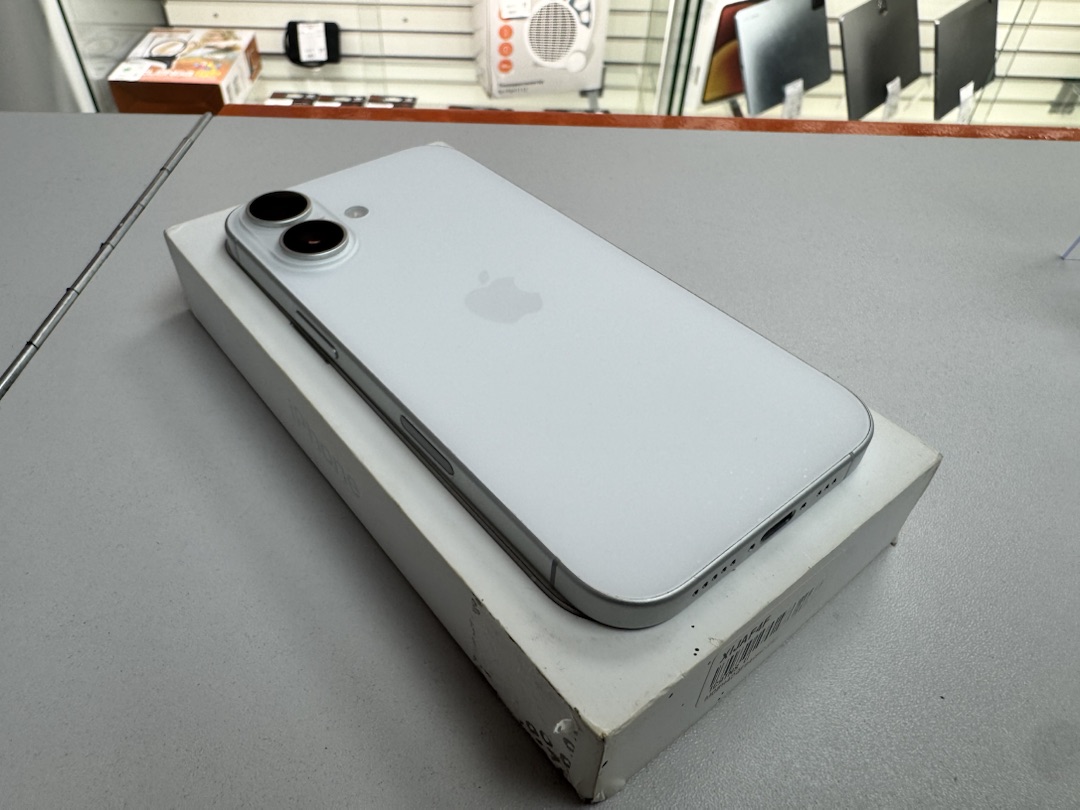 Смартфон Apple Iphone 16 128Gb