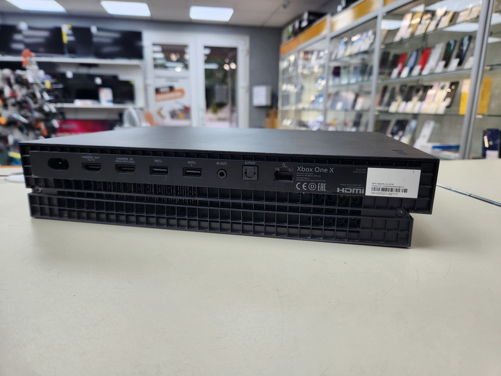 Игровая приставка Xbox One X 1Tb