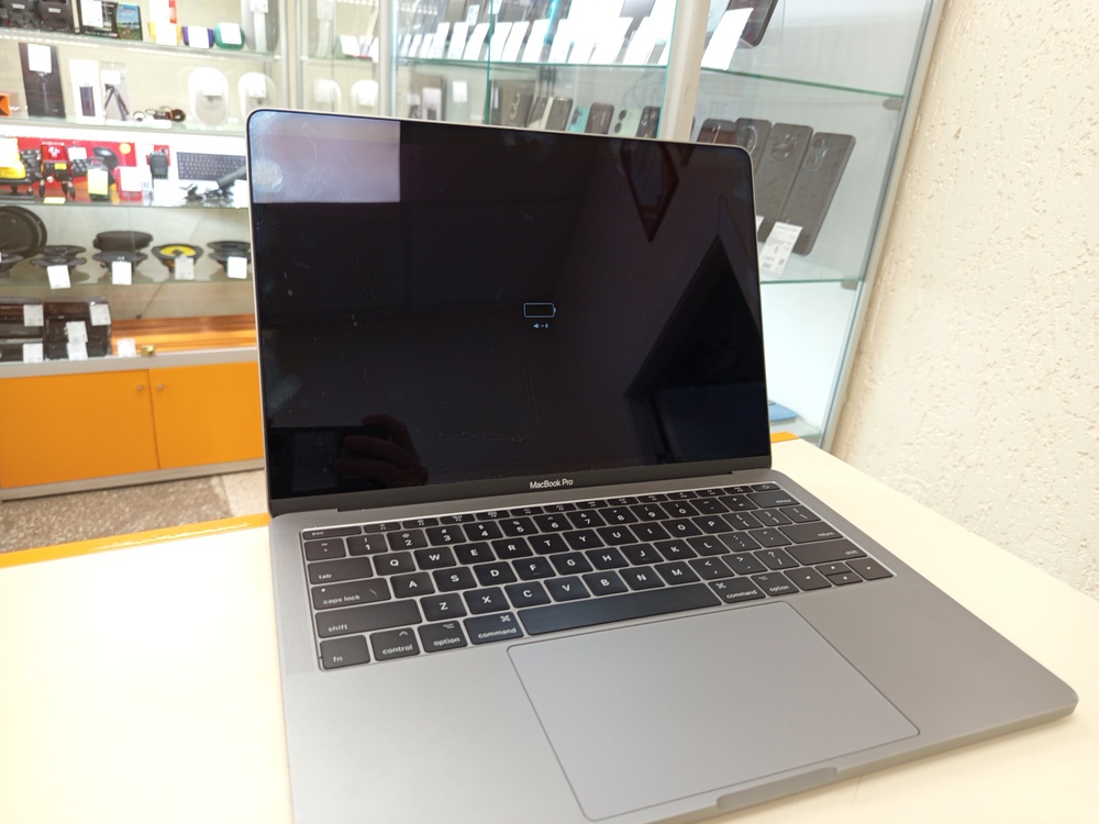 Ноутбук Apple MacBook Pro (13 дюймов,  два порта Thunderbolt 3,2017) A1708