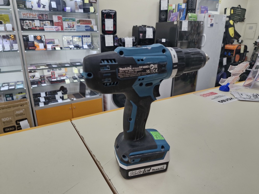 Шуруповерт Makita DF488D