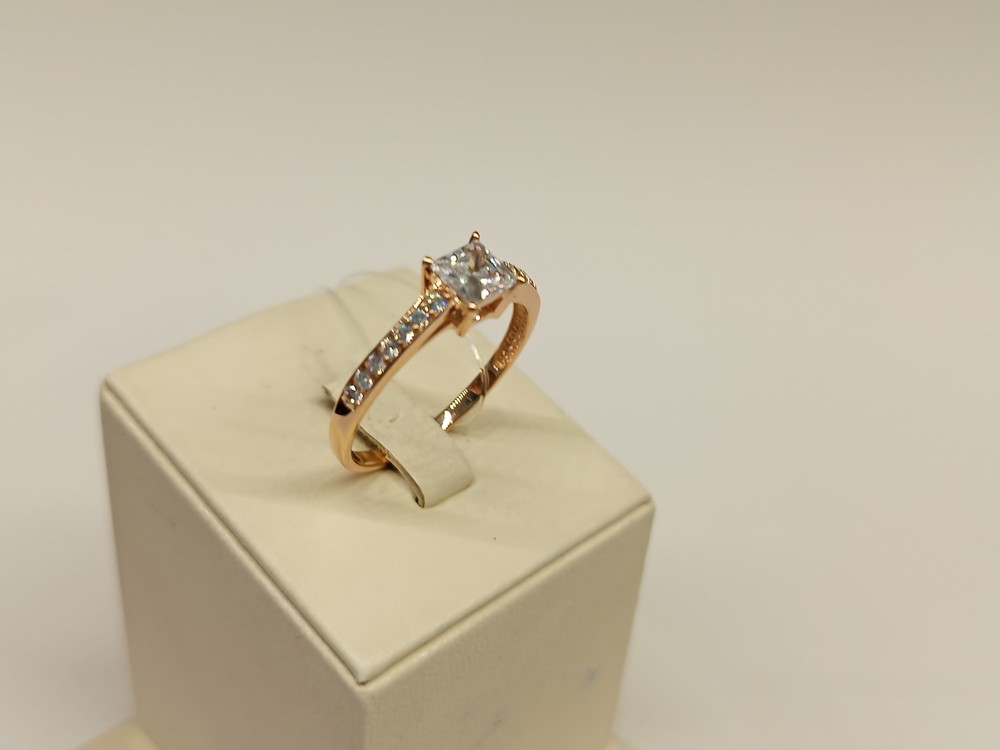 КОЛЬЦО С КАМНЯМИ (Au 585)