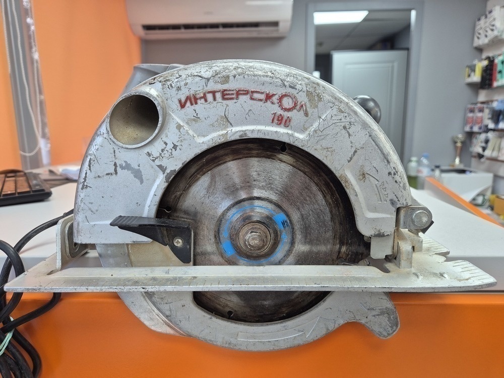 Дисковая пила Интерскол ДП-190/1600