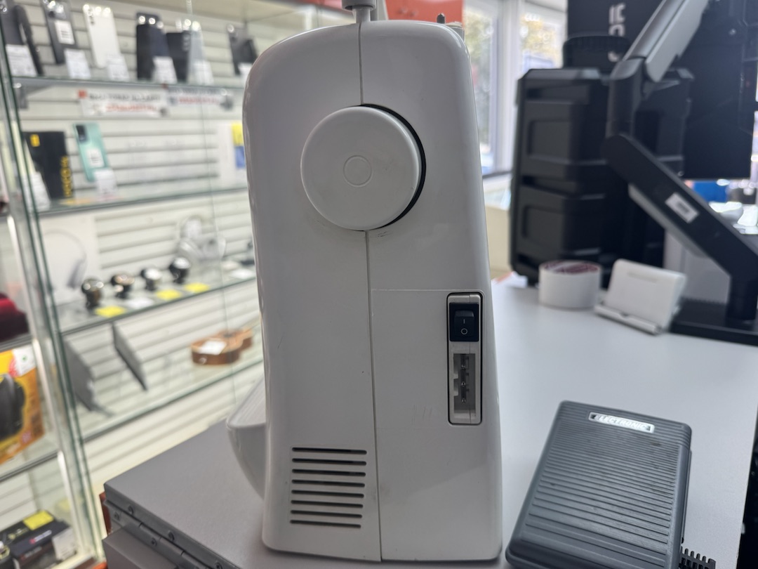 Швейная машина Brother XL-5700