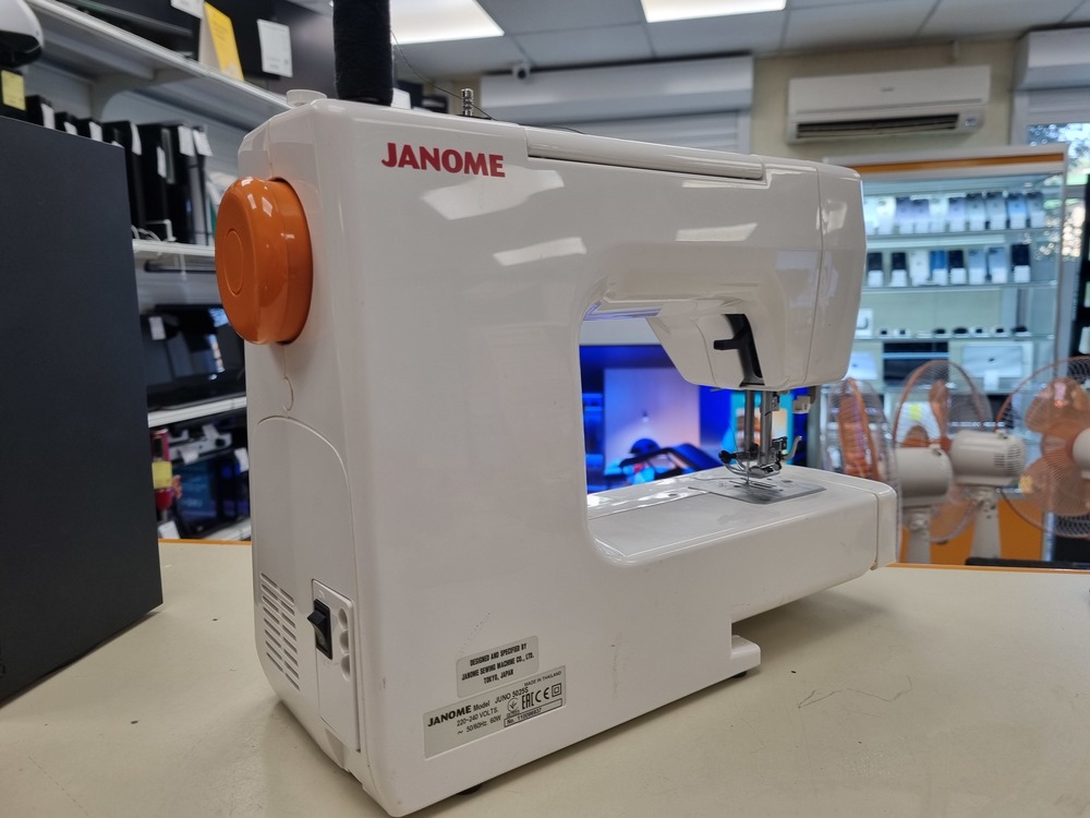 Швейная машина Janome Juno 5025S