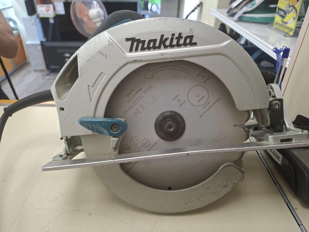 Дисковая пила Makita HS7600;