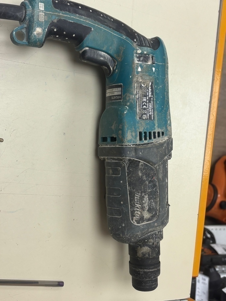 Перфоратор Makita HR2470