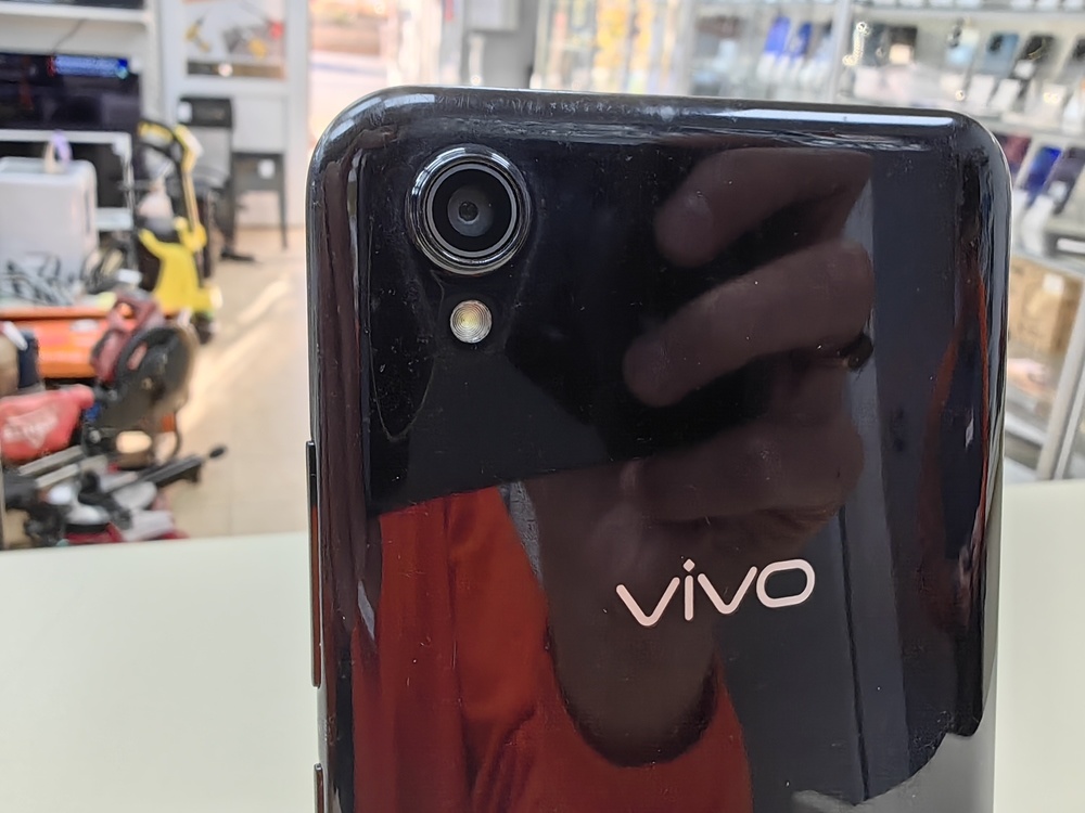 Смартфон Vivo 1820