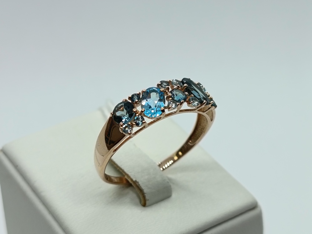 КОЛЬЦО С КАМНЯМИ (Au 585)