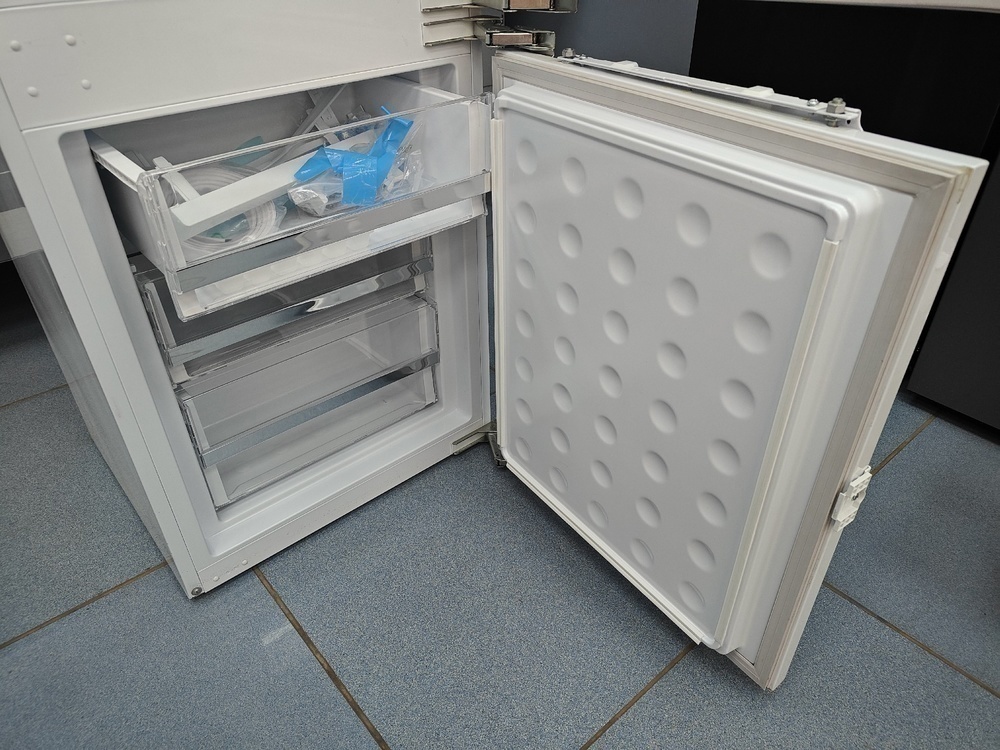 Холодильник Haier BCFT629TWRU