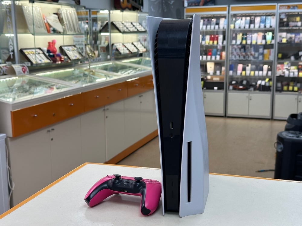 Игровая приставка PlayStation 5 825Gb (С дисководом)