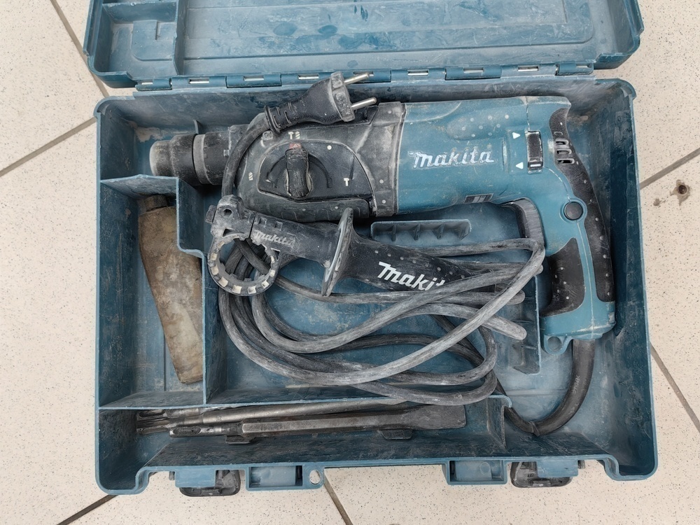 Перфоратор Makita HR 2470