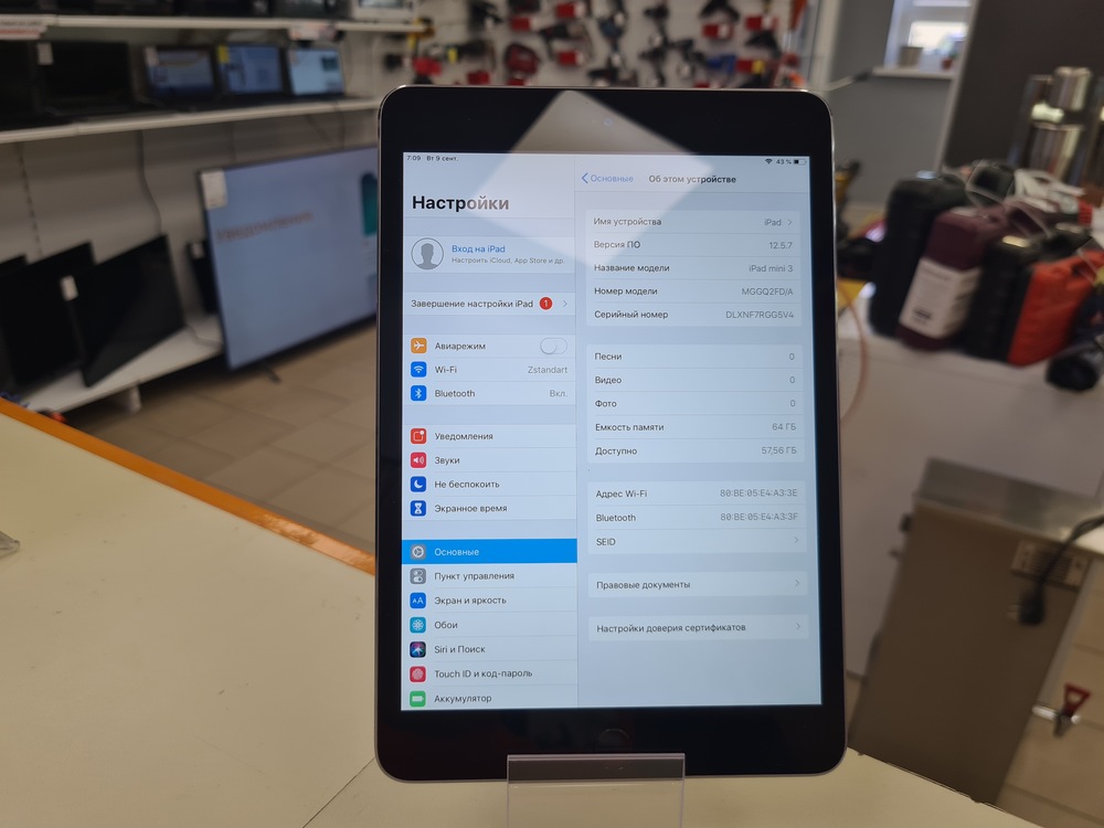 Планшет Apple iPad mini 3 64 ГБ A1599 (Wi-Fi)