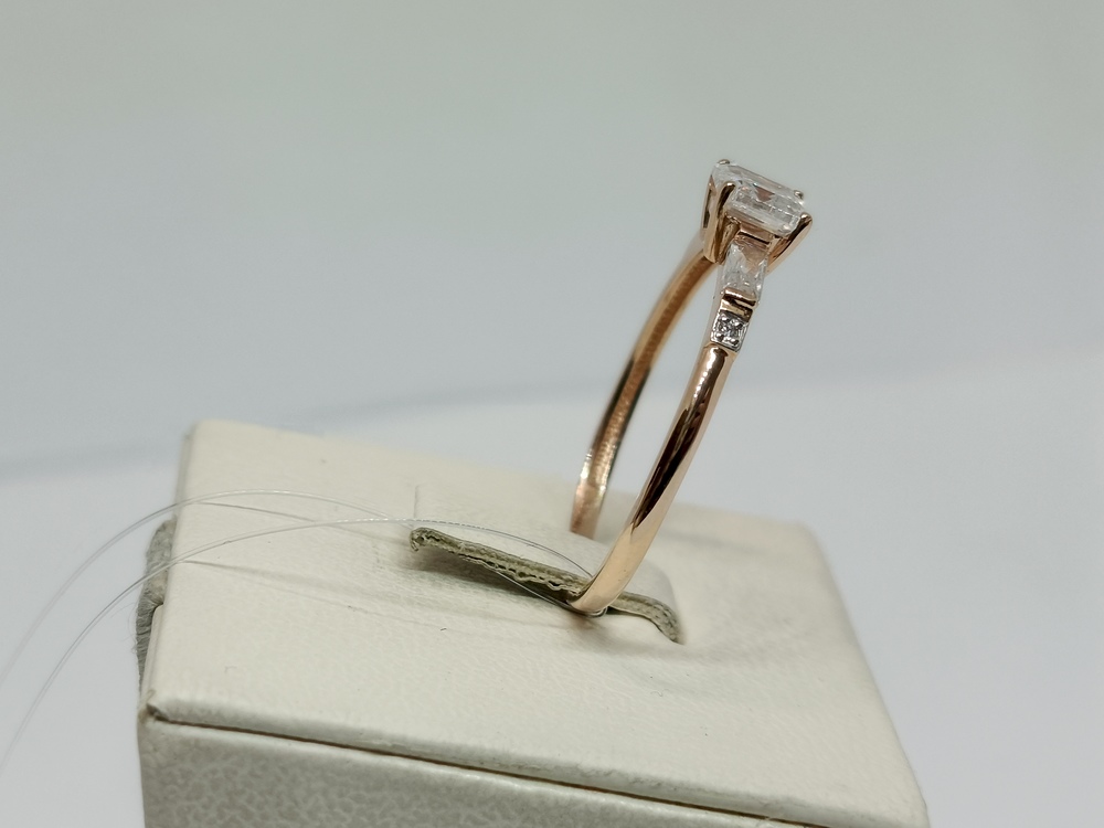 КОЛЬЦО С КАМНЯМИ (Au 585)