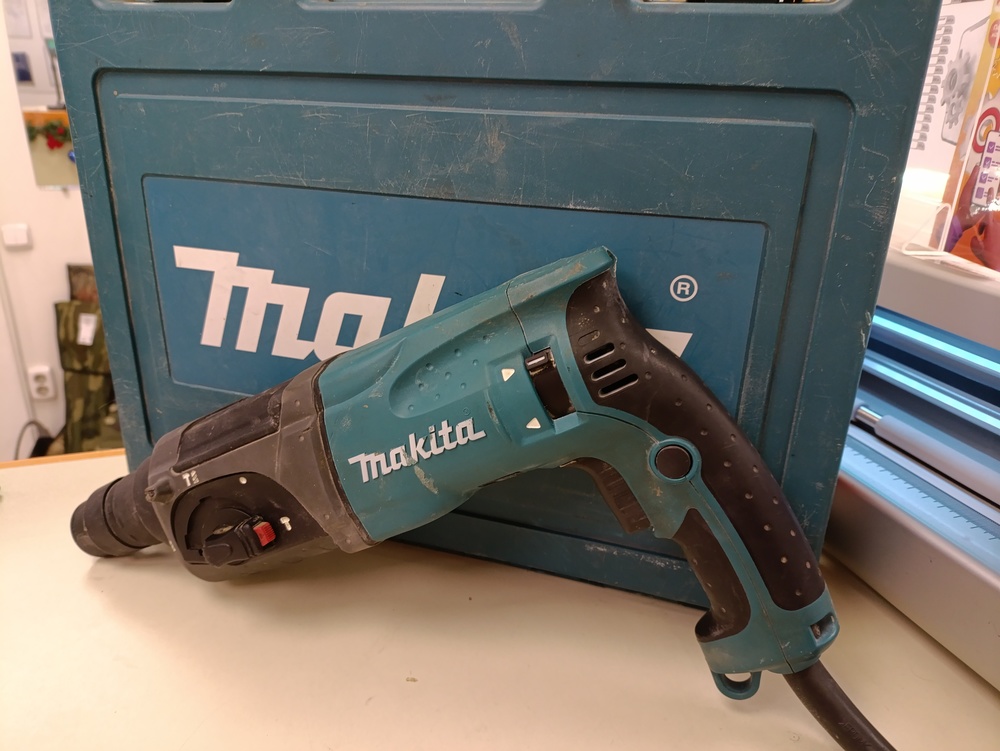 Перфоратор Makita HR 2470