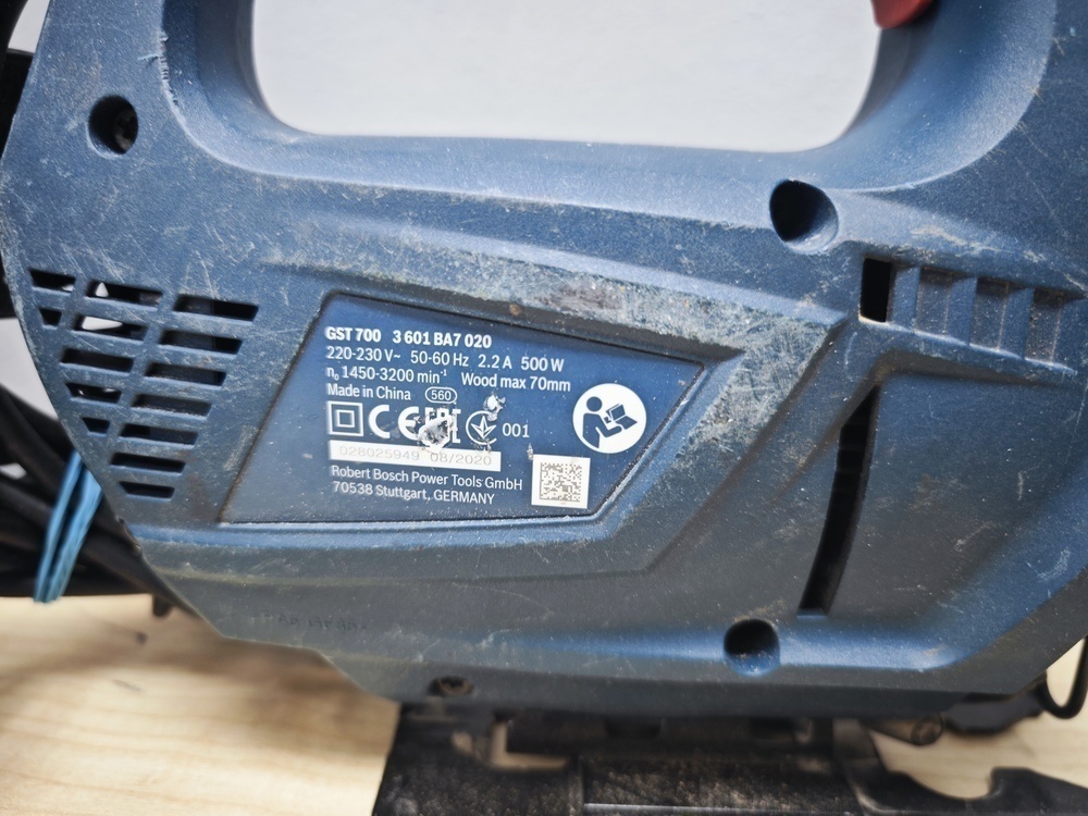 Лобзик Bosch GST 700;
