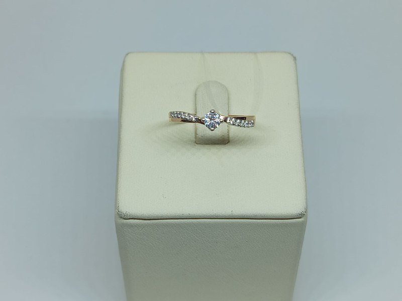 КОЛЬЦО С КАМНЯМИ (Au 585)