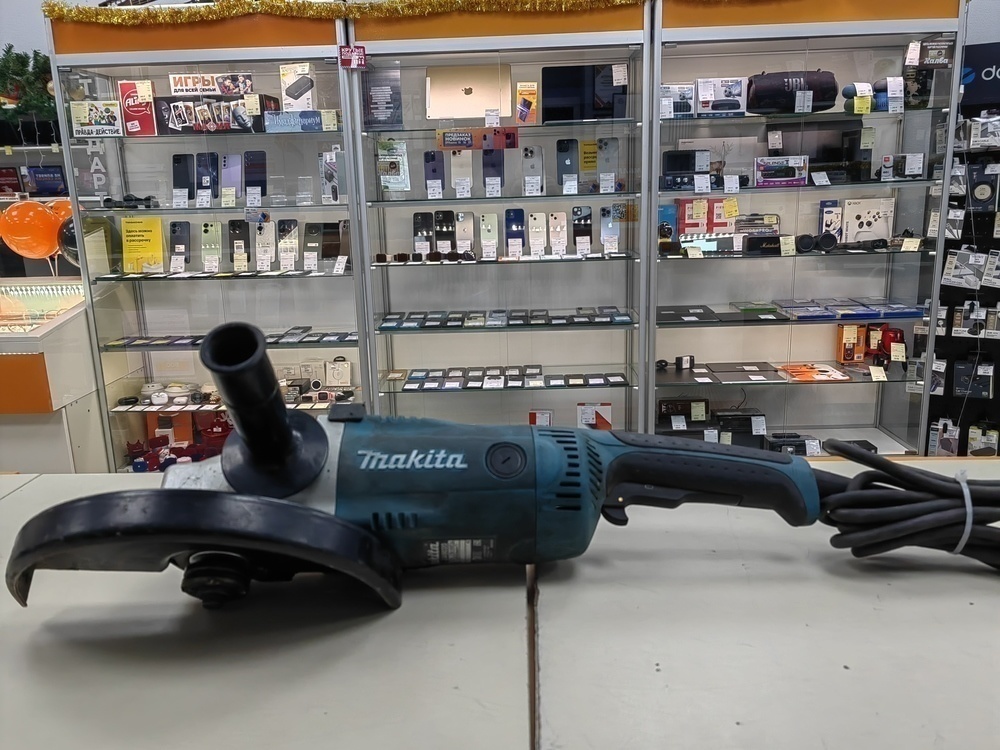 Угловая шлифмашина Makita GA9020