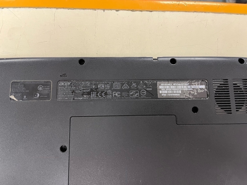 Ноутбук Acer ES1-523-60LS; A6-7310, Radeon R4 series, 4 Гб, Нет, 500 Гб