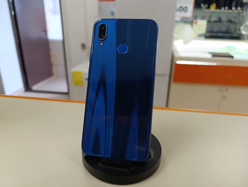 Смартфон Huawei P20 lite