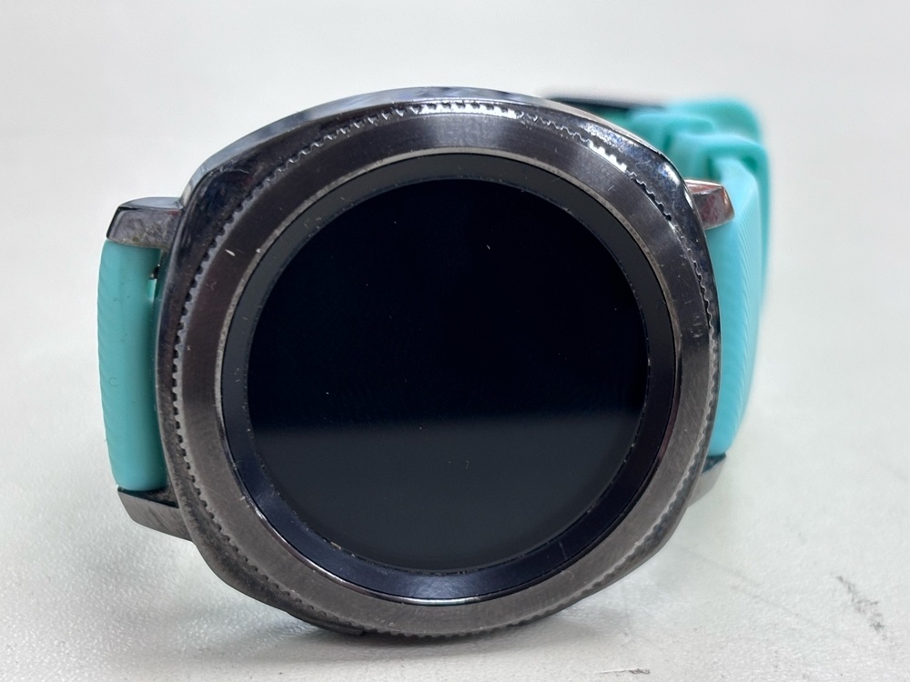 Смарт-часы Samsung Gear Sport