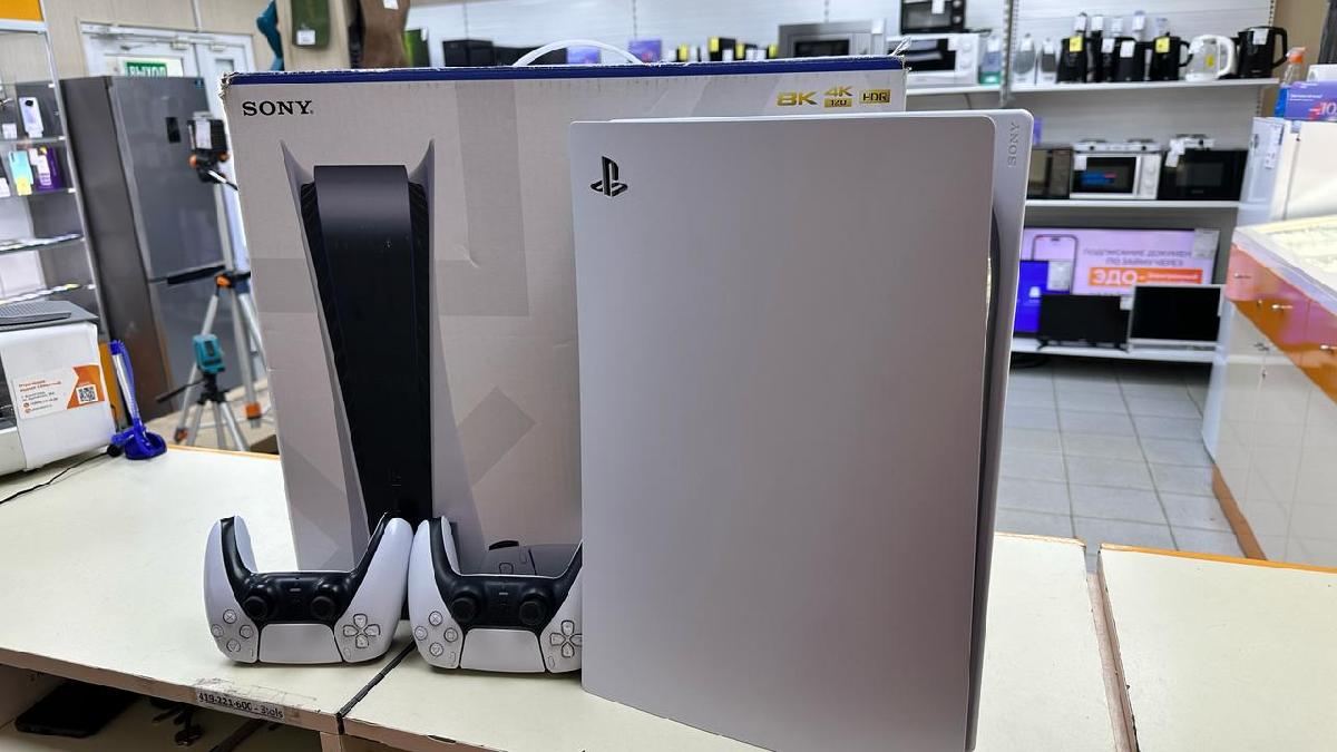 Игровая приставка PlayStation 5 825Gb (С дисководом)