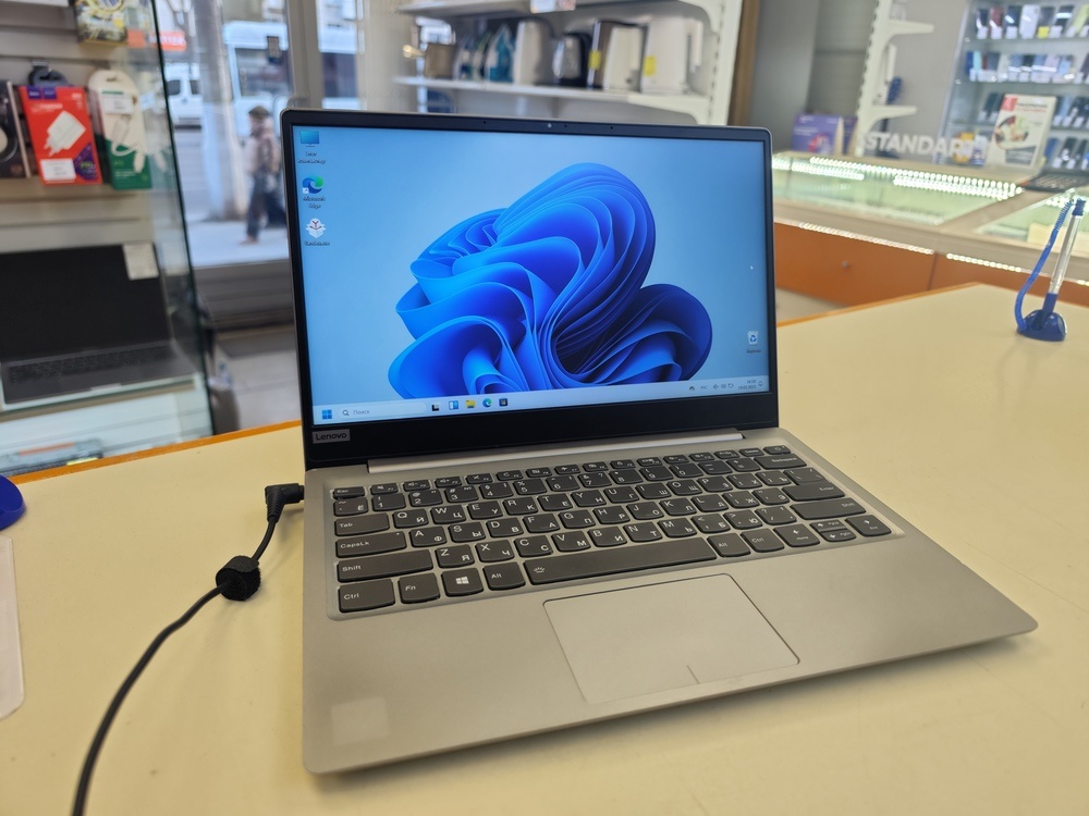 Ноутбук Lenovo 320s-13ikb; Core i3-7100U, Intel UHD Graphics, 4 Гб, 256 Гб, Нет