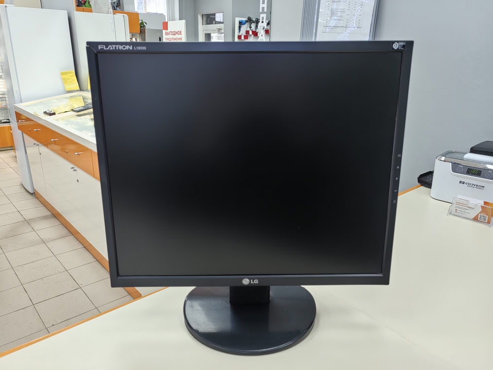 Монитор LG L1933S