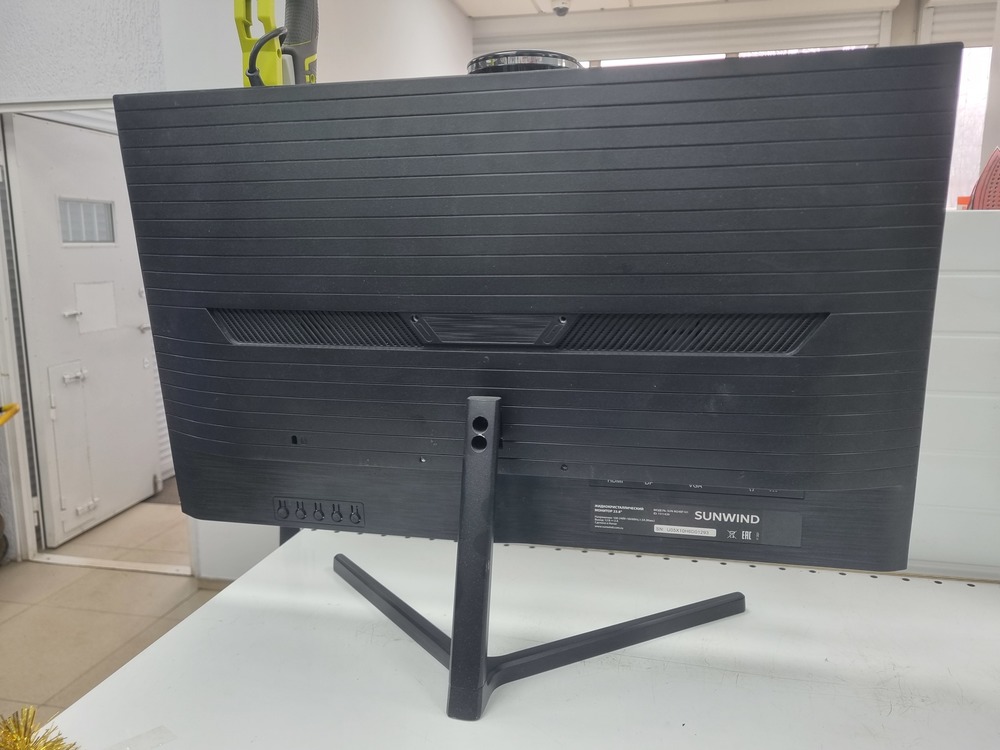 Монитор Sunwind M24BF101