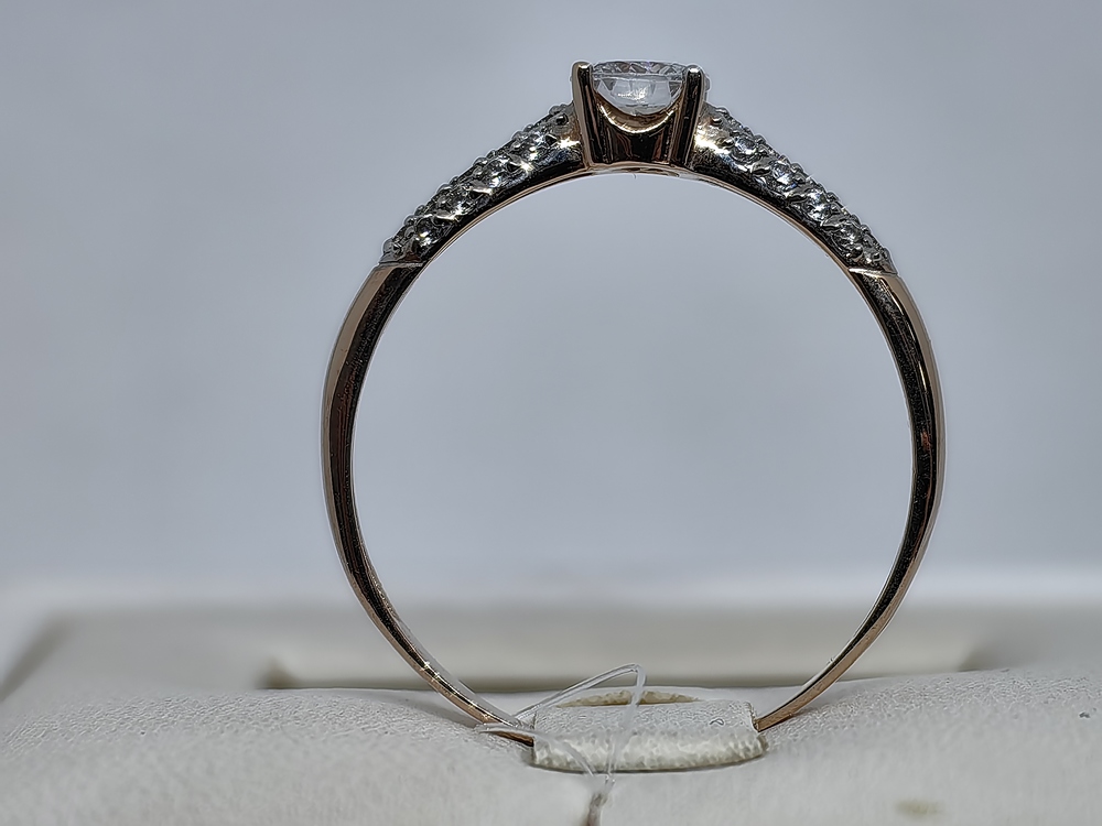 КОЛЬЦО С КАМНЯМИ (Au 585)