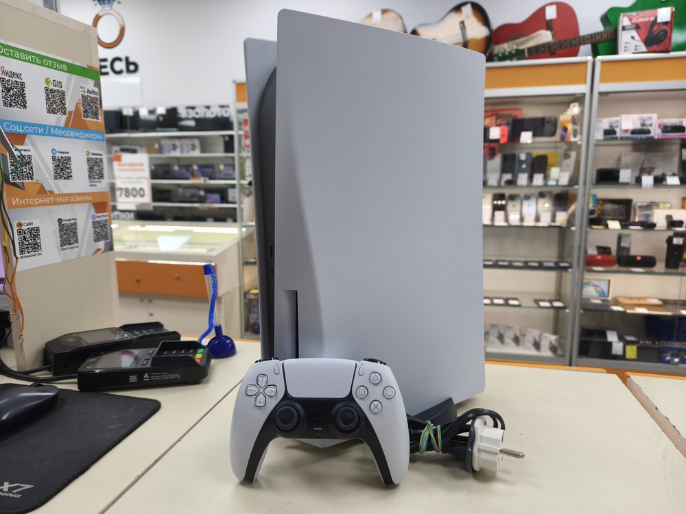 Игровая приставка PlayStation 5 825Gb (С дисководом)