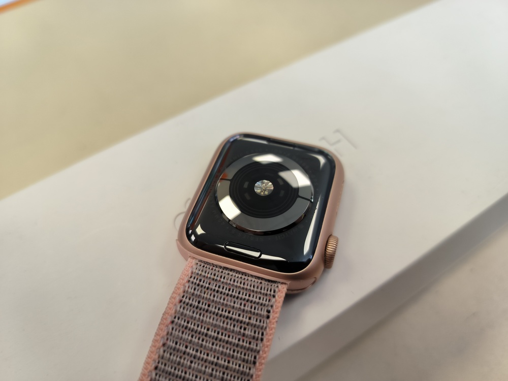 Смарт-часы Apple Watch Series 5 40 мм