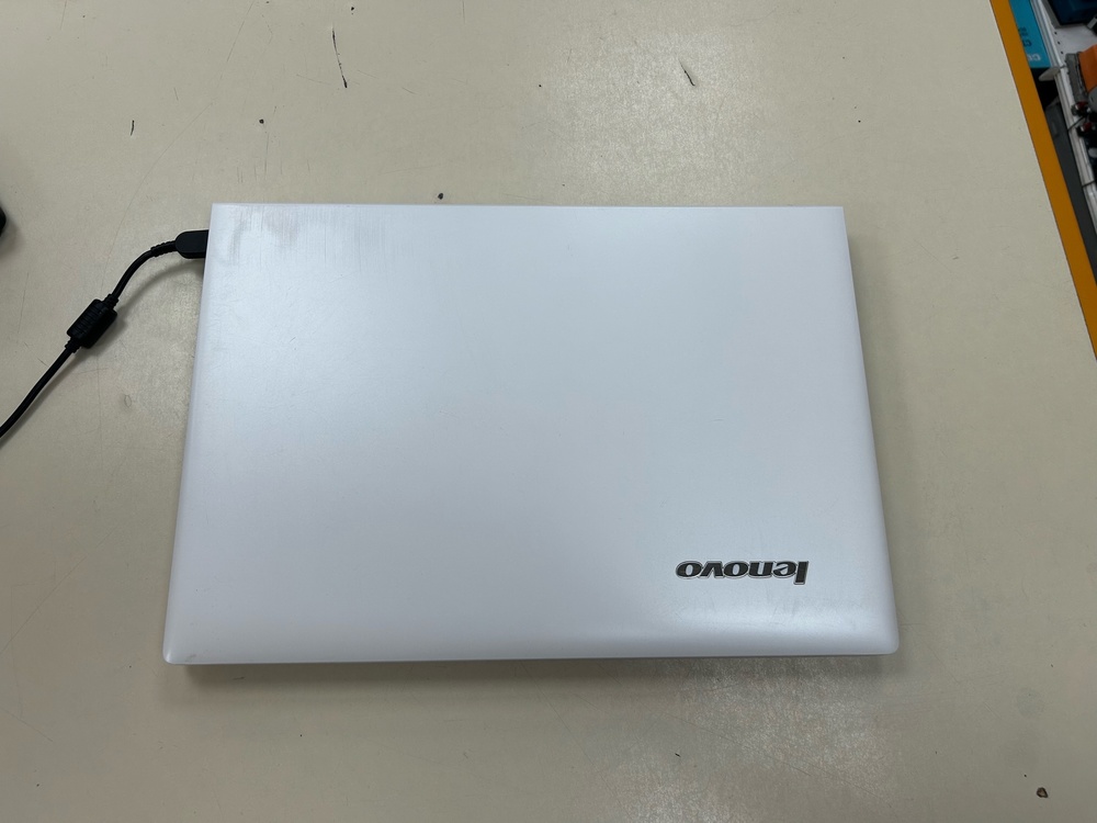 Ноутбук Lenovo; Core i5-4200M, GeForce GT 740M, 4 Гб, Нет, 120 Гб