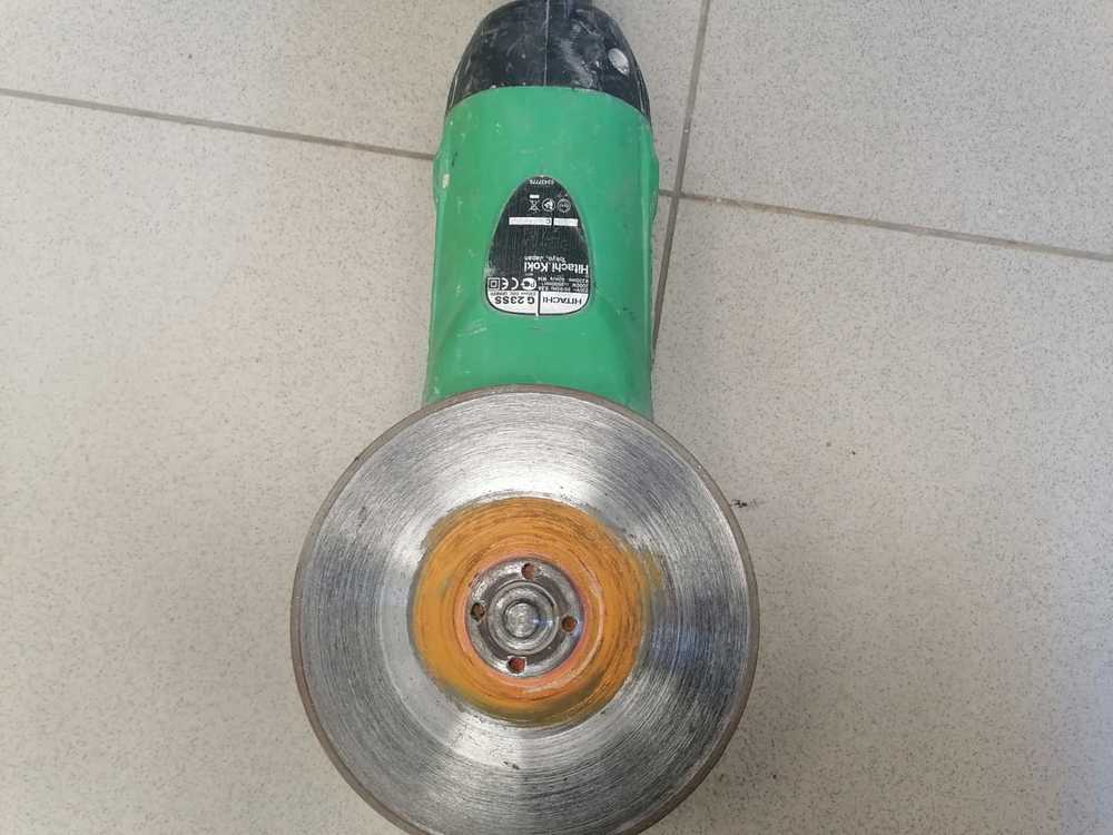 Угловая шлифмашина Hitachi G23SS