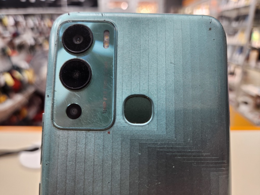 Смартфон Infinix HOT 12i 4/64