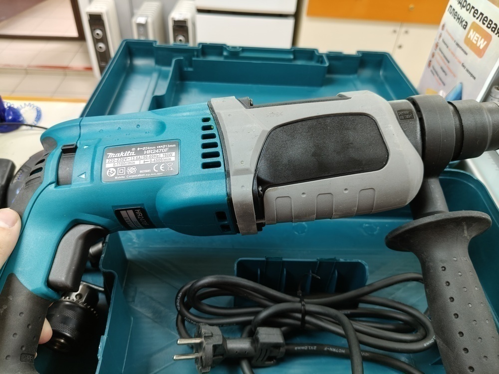 Перфоратор Makita HR 2470