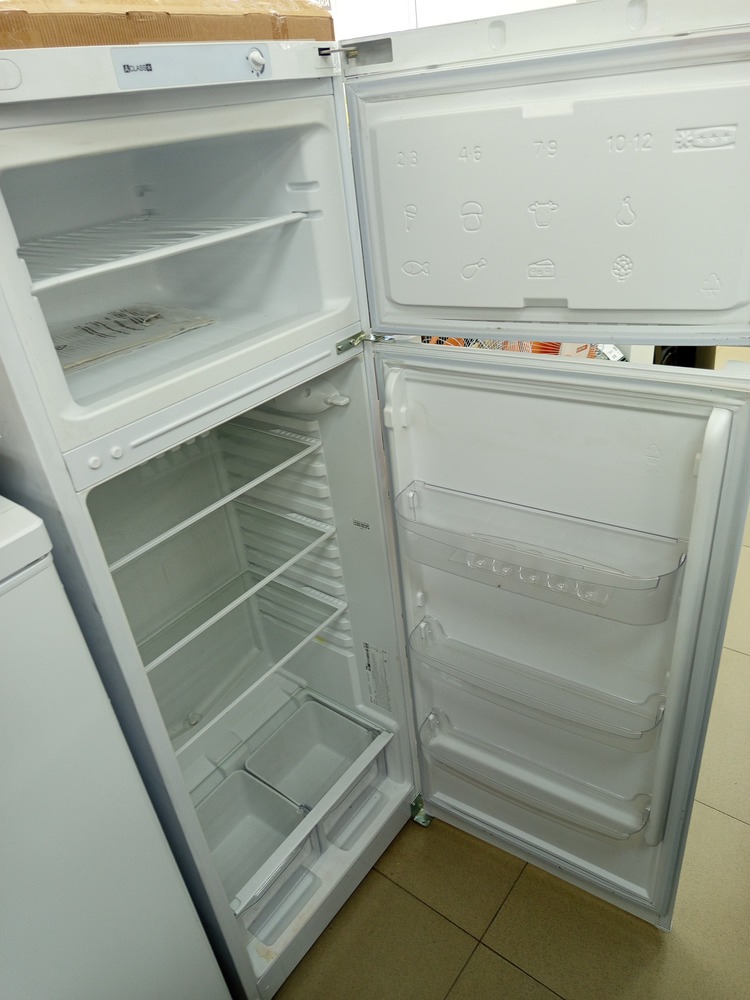 Холодильник Indesit TIA16