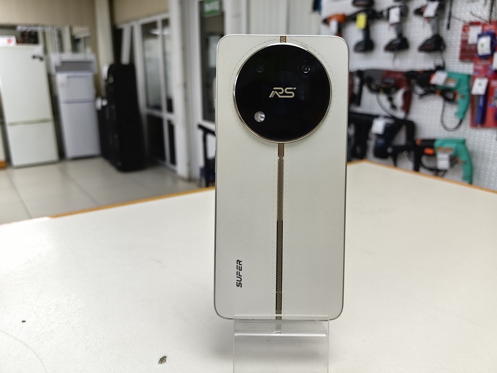 Смартфон Itel RS4 8/256 ГБ
